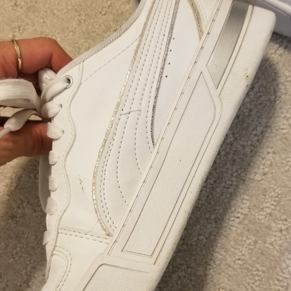 Womens size 7.5 white silver puma sneakers - Picture 4 of 8